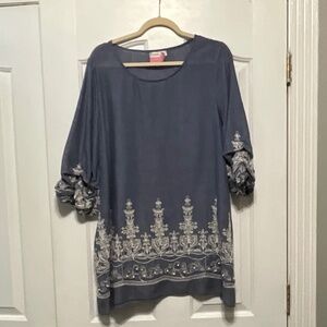 Like New! Paisley Lane Pearl Embellished Tunic - Size M